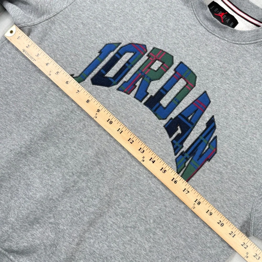 Jordan Mens Plaid Logo Crewneck Sweatshirt Gray Medium Christmas Exclusive‎